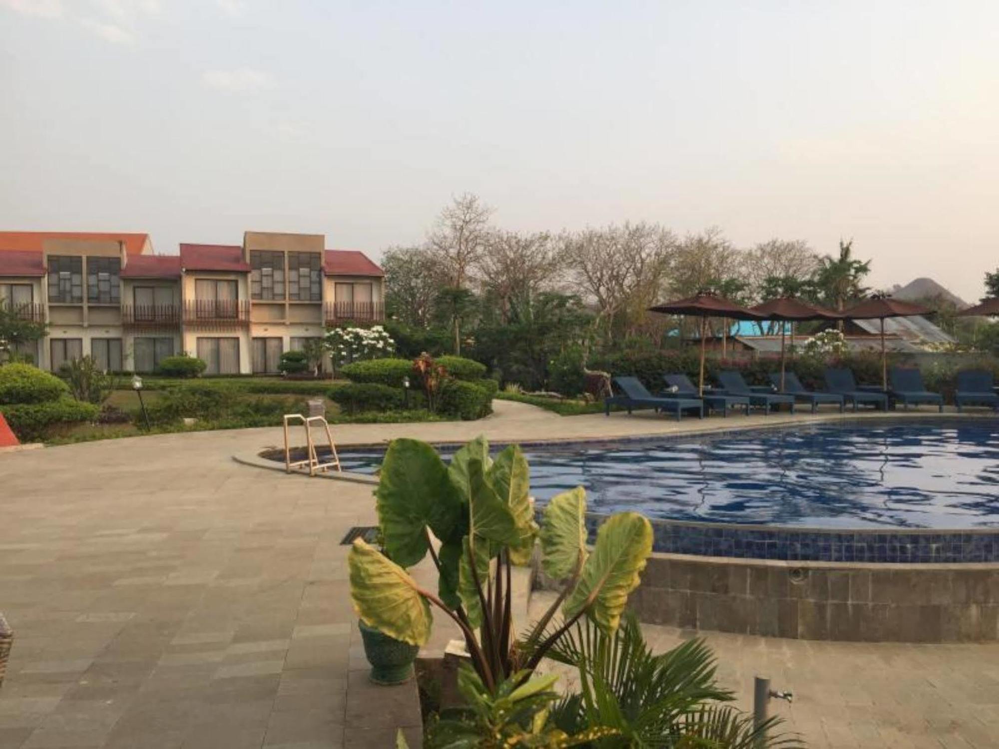 לבואן באג'ו Luwansa Beach Resort מראה חיצוני תמונה